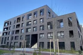 Extérieur du bâtiment Brownstone, situé à Saint-Jacques-de-la-Lande, près de Rennes. Des logements neufs réalisés par Pierre Promotion.