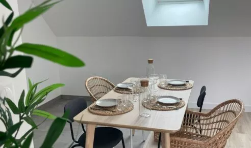 Cuisine d'un appartement de la résidence Terres Brunes à Saint-Malo, proche de la Gare.