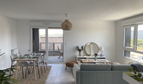Salon et salle à manger d'un appartement de Brownstone situé à Saint-Jacques-de-la-Lande, près de Rennes. Des logements neufs lumineux réalisés par Pierre Promotion.