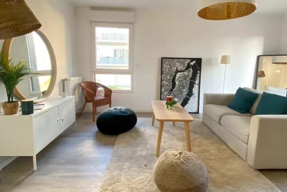 Salon et salle à manger d'un appartement neuf à Rennes, dans la résidence Brownstone.