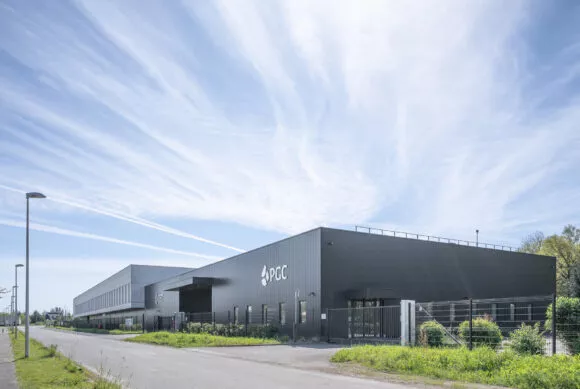 Extérieur du programme tertiaire OET situé à Betton, près de Rennes. Un ensemble de bureaux composant le siège social du Groupe Altenov Alliance Technologique et Innovation, réalisé par Pierre Promotion.