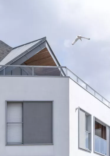 Extérieur de la résidence Côté Plage à Larmor-Plage, près de Lorient. Des logements neufs réalisés par Pierre Promotion.