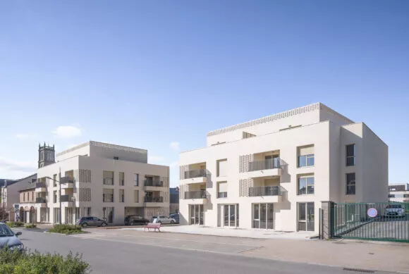 Extérieur de la résidence Villa Blanche à Montauban-de-Bretagne, près de Rennes. Des logements neufs réalisés par Pierre Promotion.