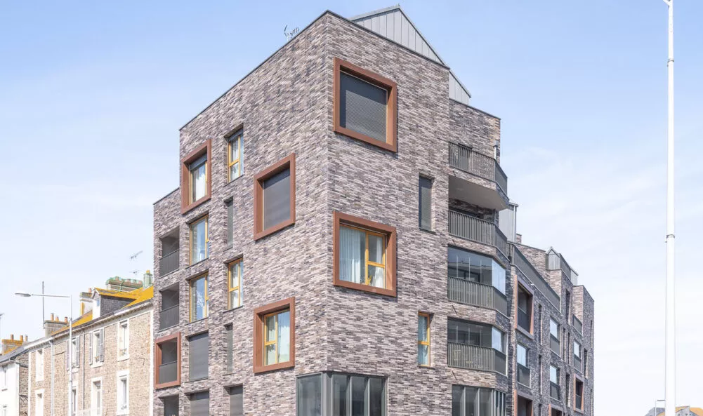 Extérieur de la résidence Terres Brunes à Saint-Malo. Des logements neufs réalisé par Pierre Promotion.