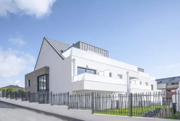 Extérieure du bâtiment Villa Marine, situé à Larmor-Plage, près de Lorient. Des logements neufs réalisés par Pierre promotion.